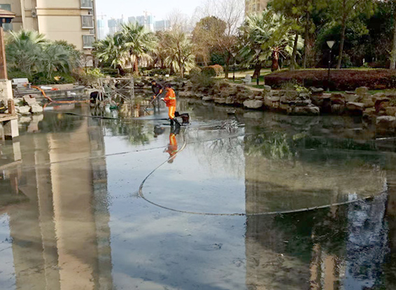 汉寿景观池淤泥清理