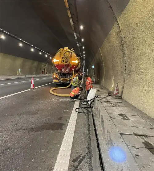 汉寿隧道排水渠清淤